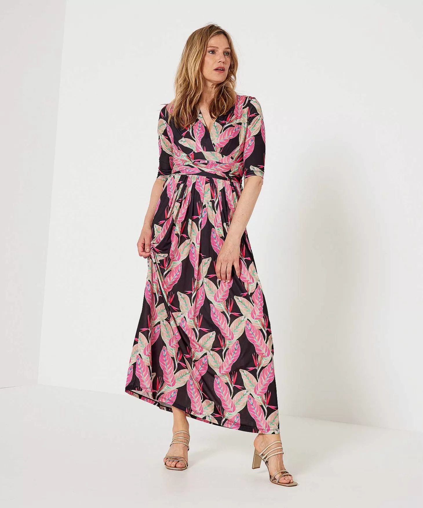 Marivie Slinky Maxi Jurk Leaves Shop