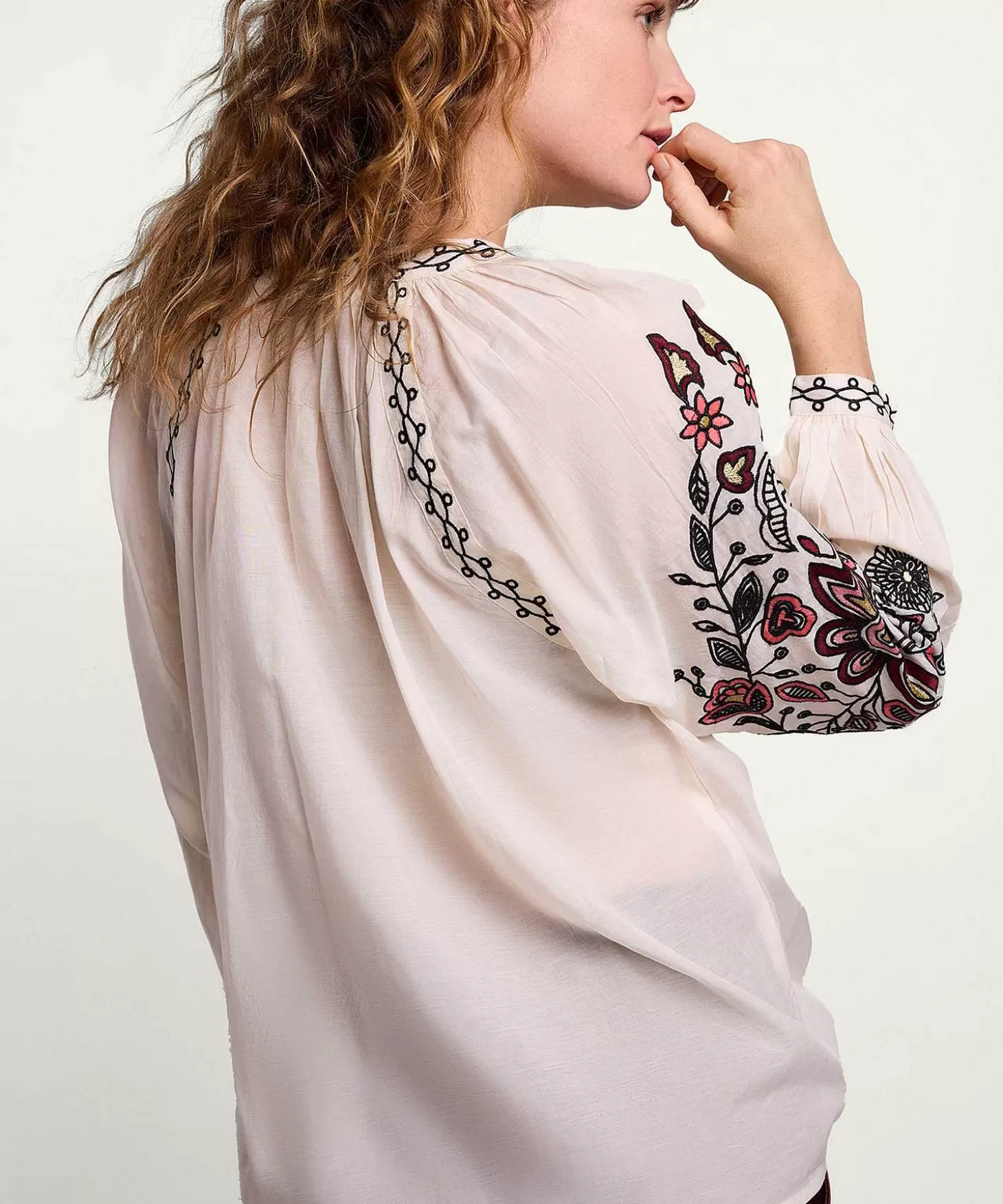 Summum Blouse Embroidery Online